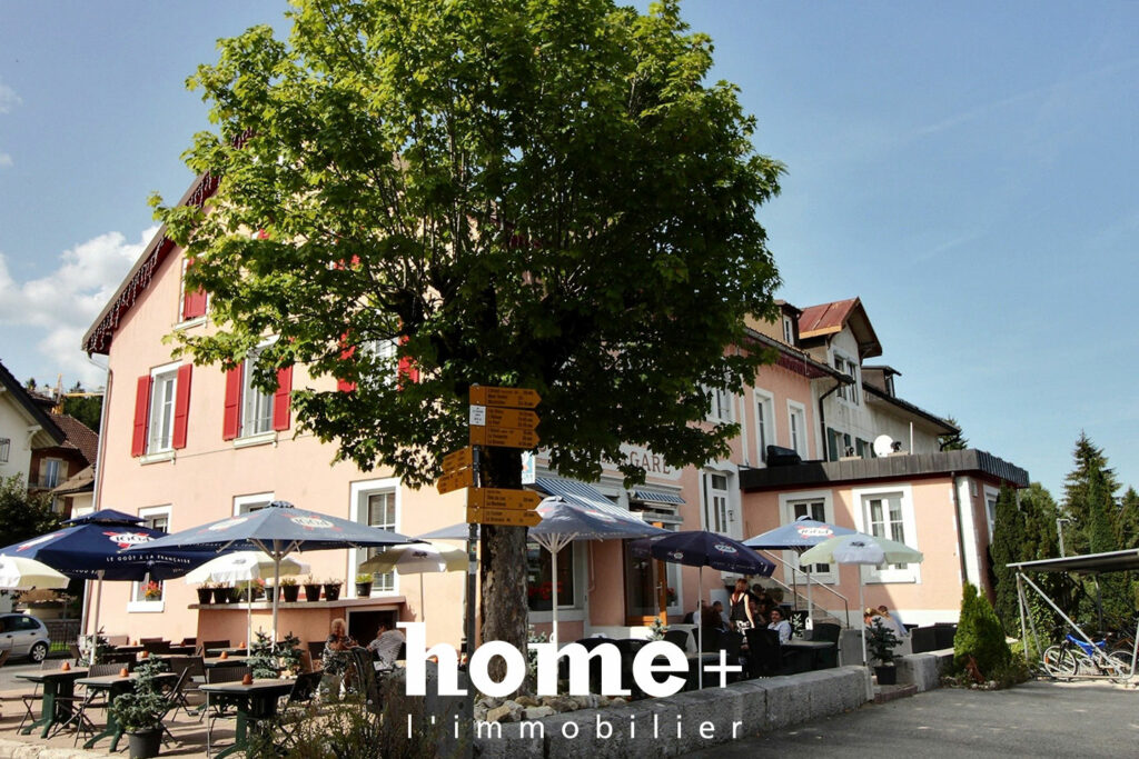 Rendement de 9 % et situation de premier ordre – immeuble avec restaurant et 4 appartements loués
