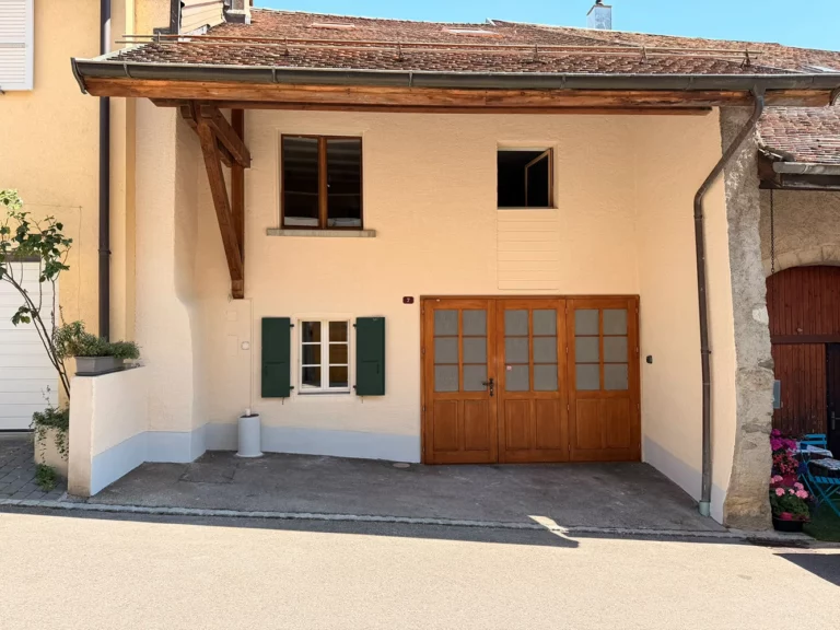 Saint-Livres – Spacieuse maison familiale avec arcade commerciale