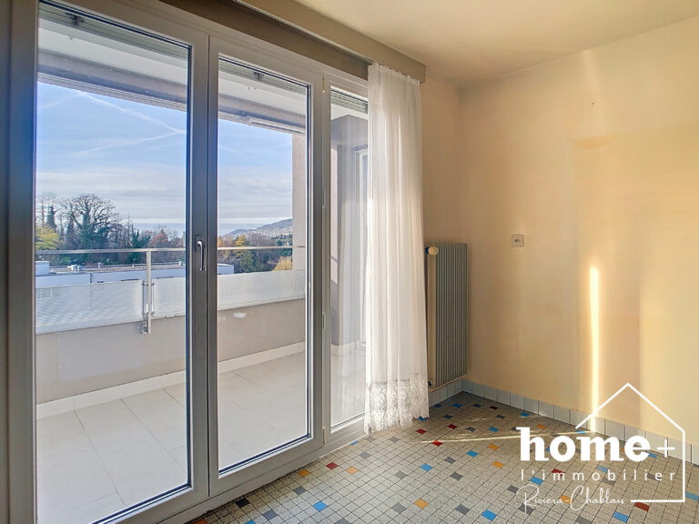 Appartement de 3,5 pièces avec vue dégagée et potentiel