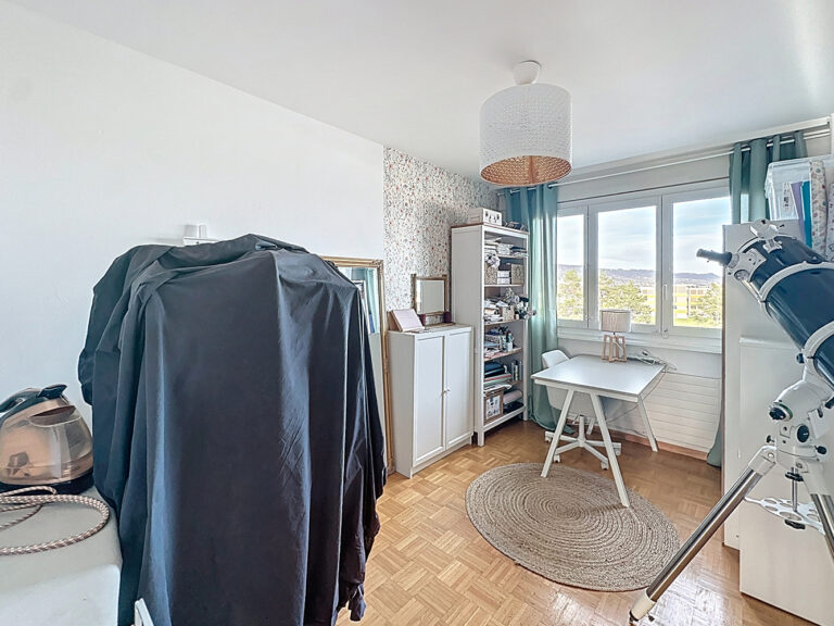 Gland – Appartement traversant avec vue