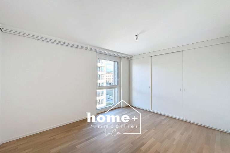 Grand 2,5 pièces moderne au dernier étage