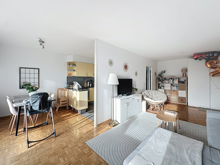Gland – Appartement traversant avec vue