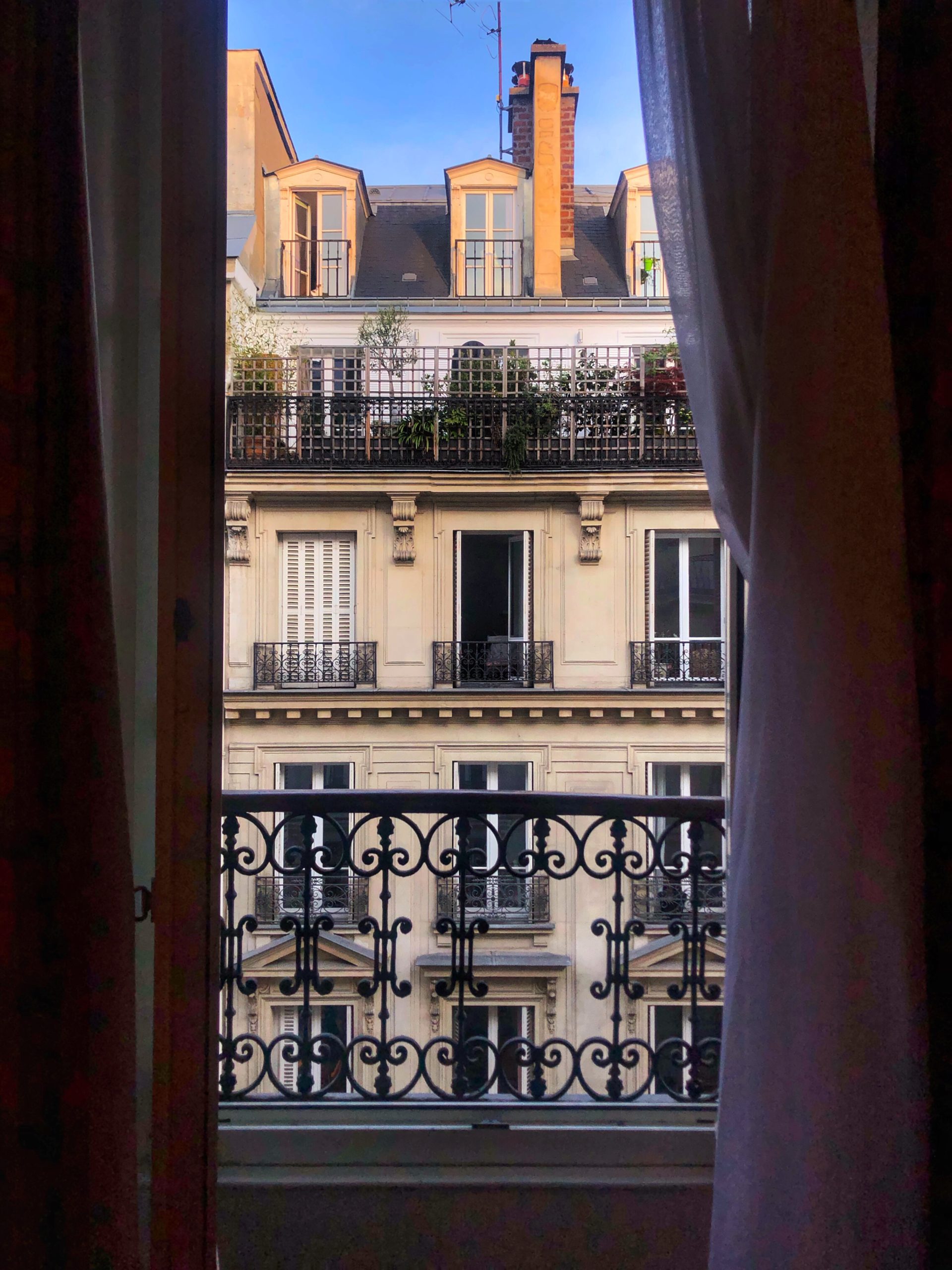 window-in-paris_t20_lRxG1g